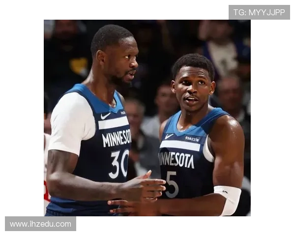 森林狼全力迎战雷霆 展现年轻实力与团队配合的激烈对决 森林狼全力迎战雷霆 展现年轻实力与团队配合的激烈对决