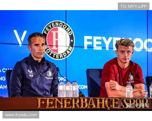 北德容与南佩佩的巅峰对决谁将成为足球场上的新传奇